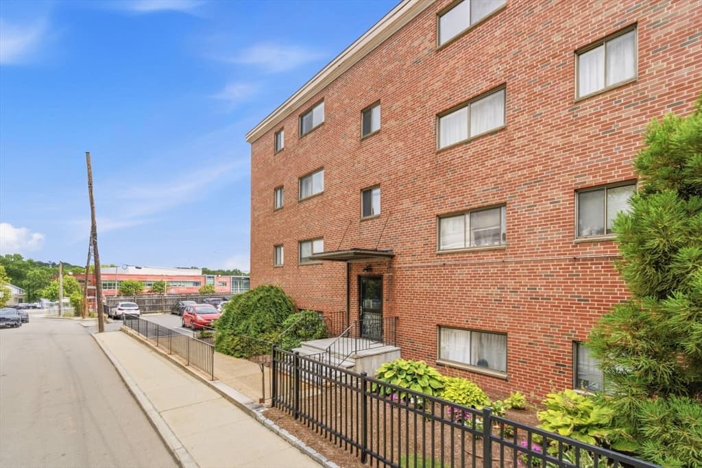 26 Waverly St # 405, Boston MA 02135 photo 24