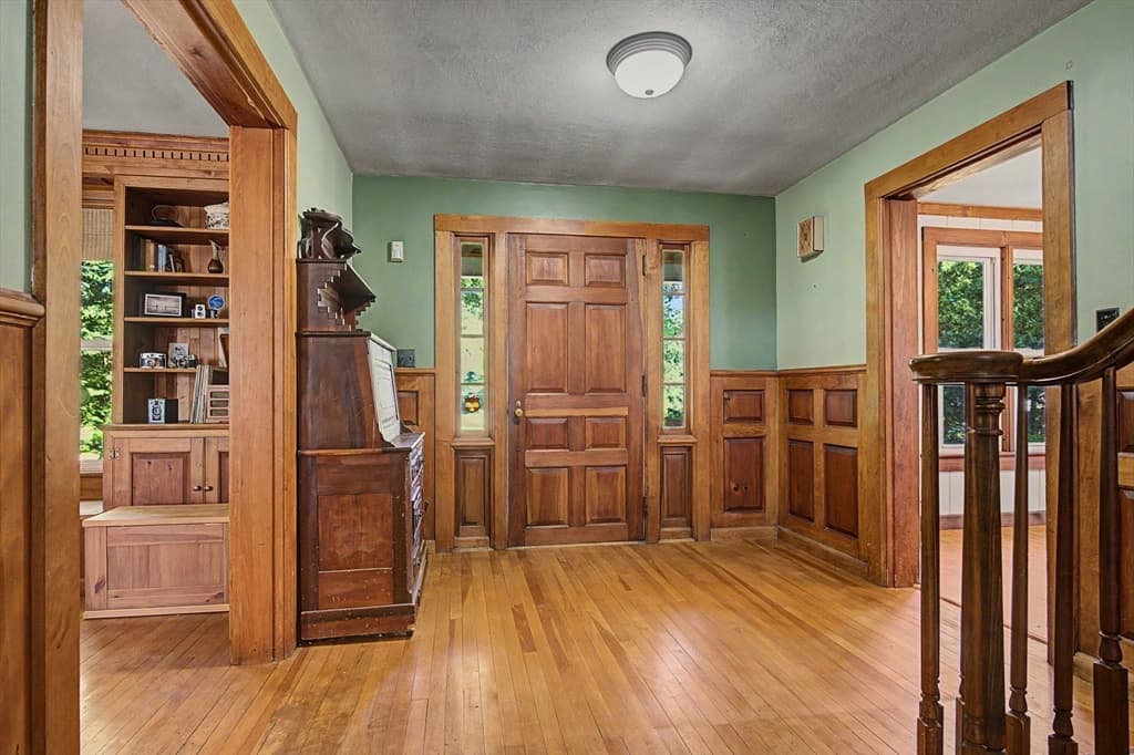 66 Glendale St, Easthampton MA 01027 photo 3