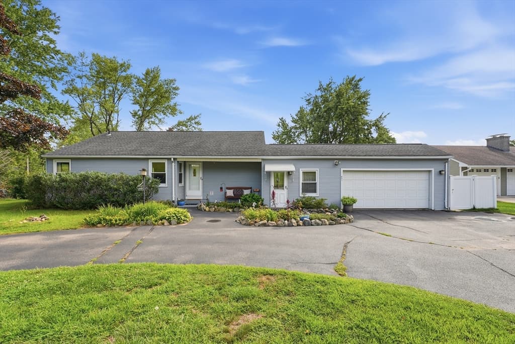 421 Holyoke St, Ludlow MA 01056