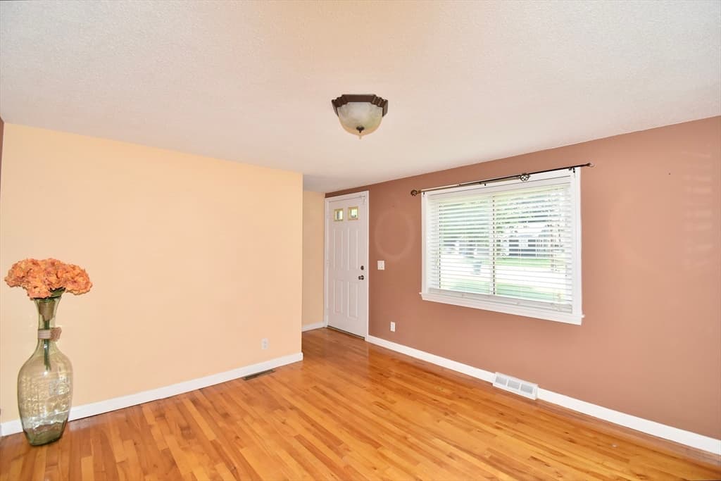 143 Stuart St, Springfield MA 01119 photo 15