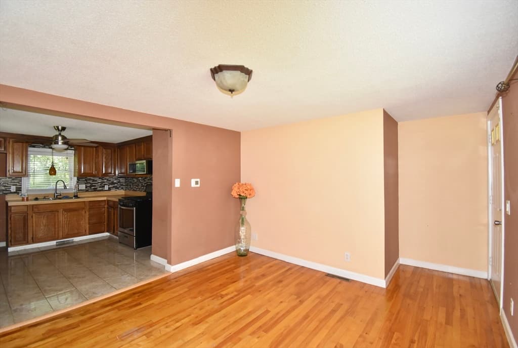 143 Stuart St, Springfield MA 01119 photo 21
