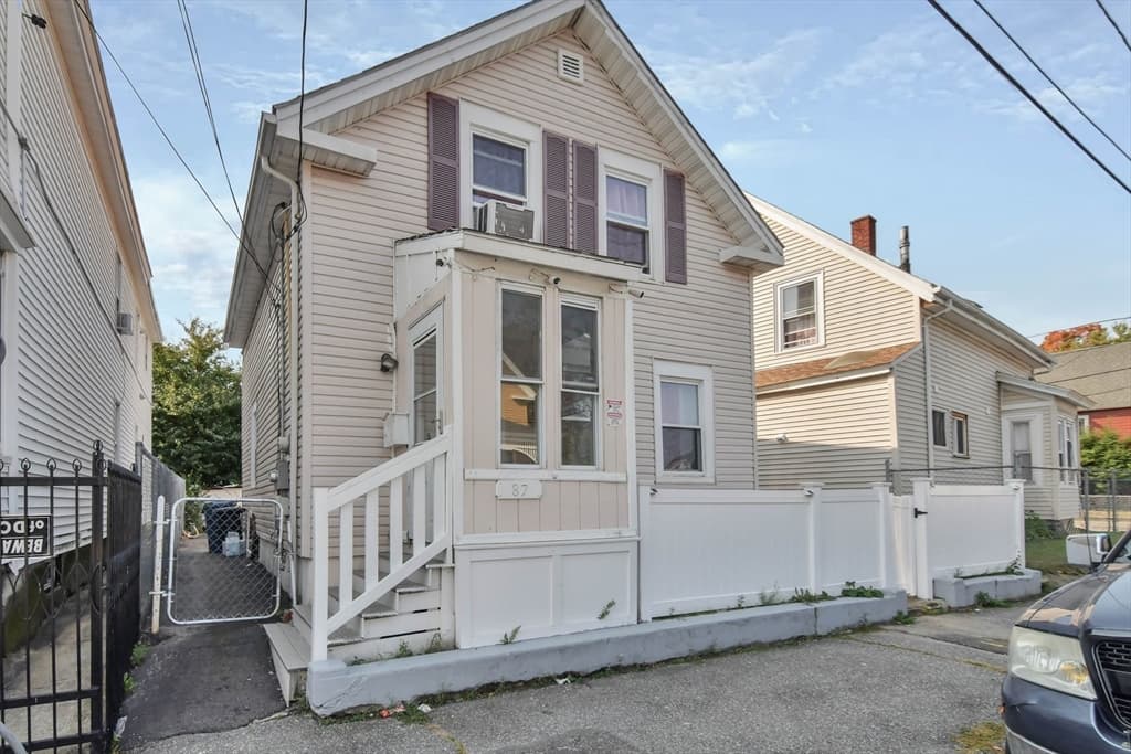 87 Abbott St, Lawrence MA 01843 photo 2