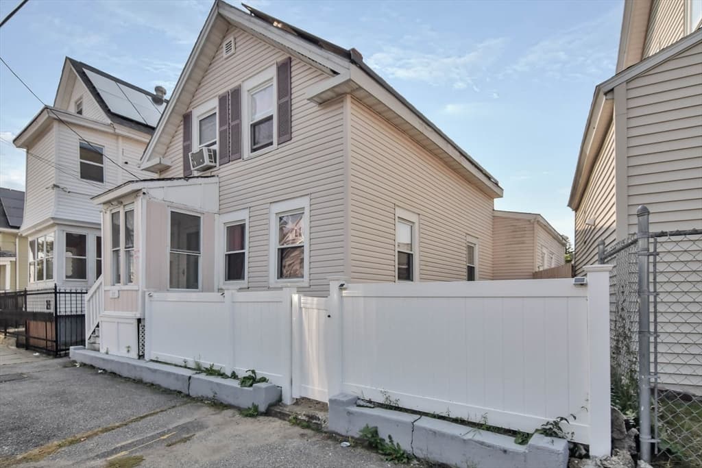 87 Abbott St, Lawrence MA 01843 photo 3