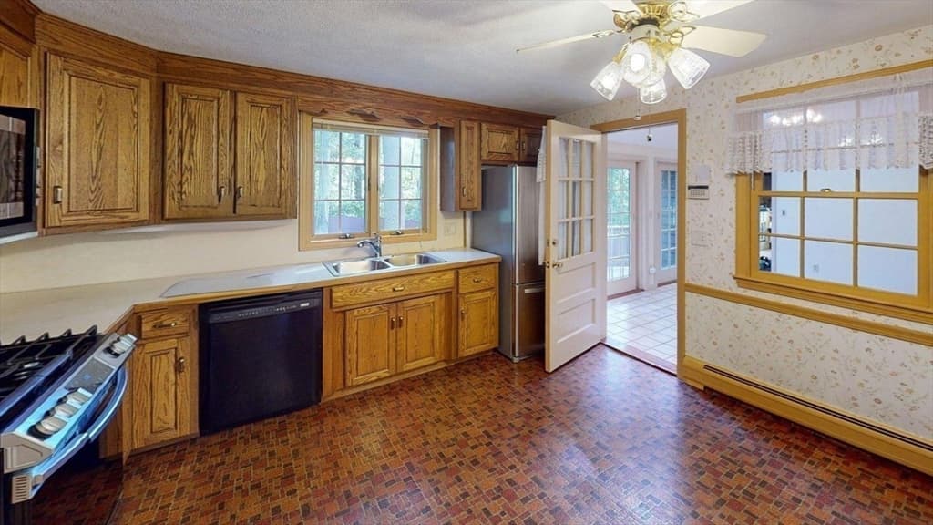 Single Family Residence at 22 Ranlett Ln, Billerica MA 01821, Billerica, photo 8 of 41