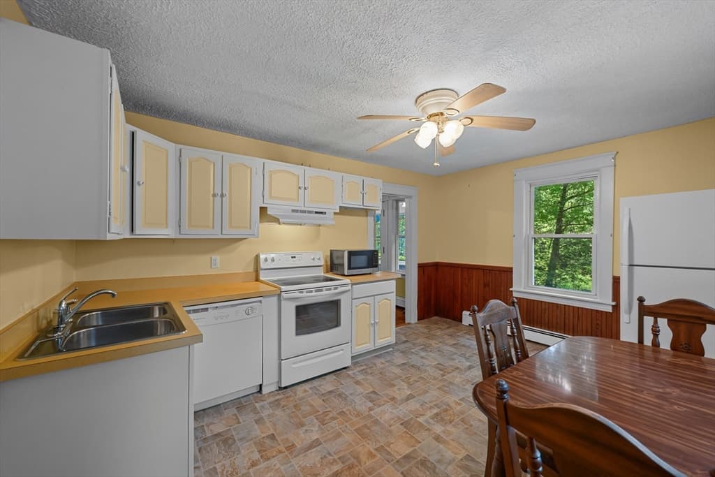 10 Tilbury St, Worcester MA 01603 photo 11