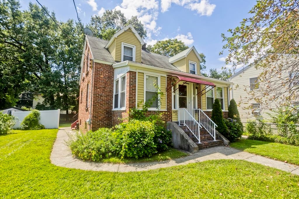 86 Laurence, Springfield MA 01104
