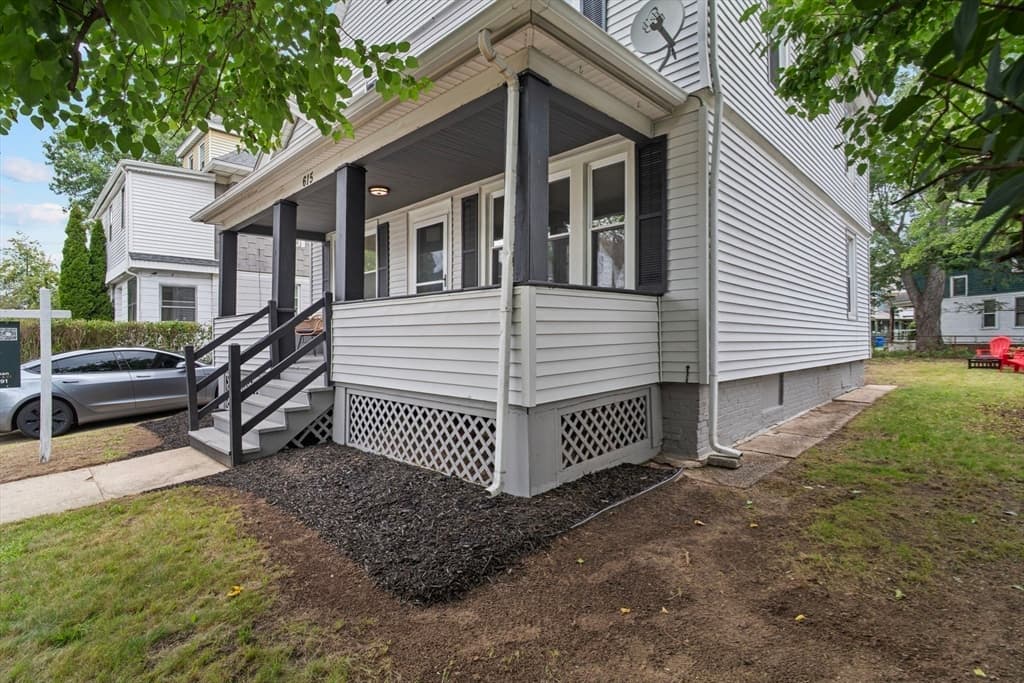 615 White St, Springfield MA 01108 photo 6