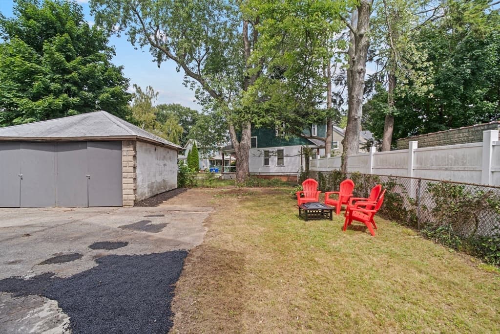 615 White St, Springfield MA 01108 photo 5