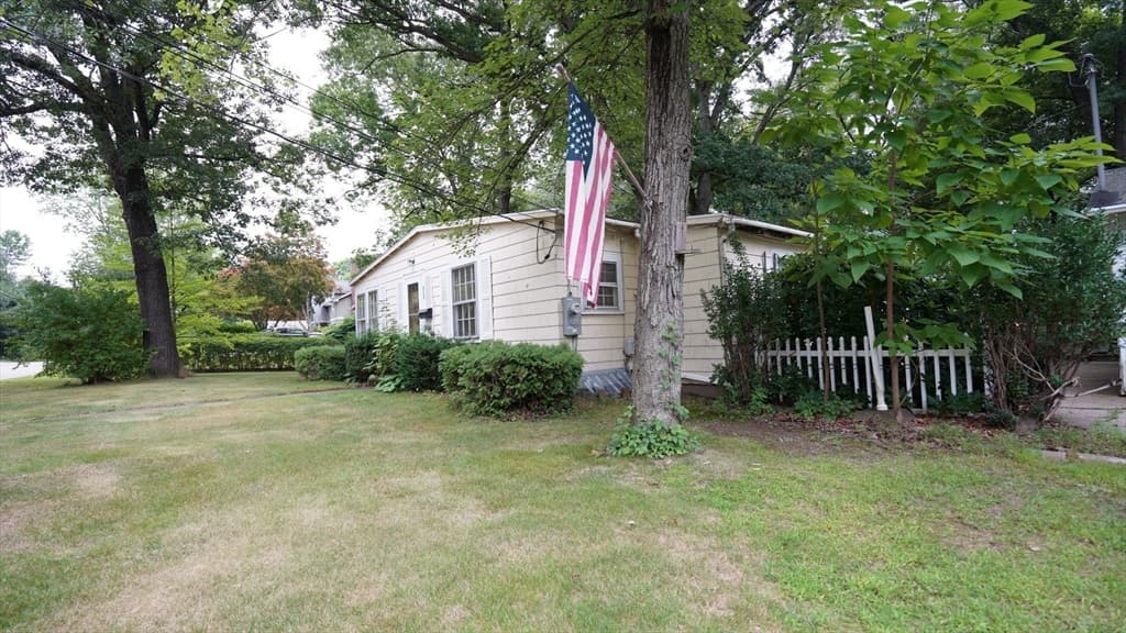 351 Towne St, North Attleboro MA 02760 photo 3