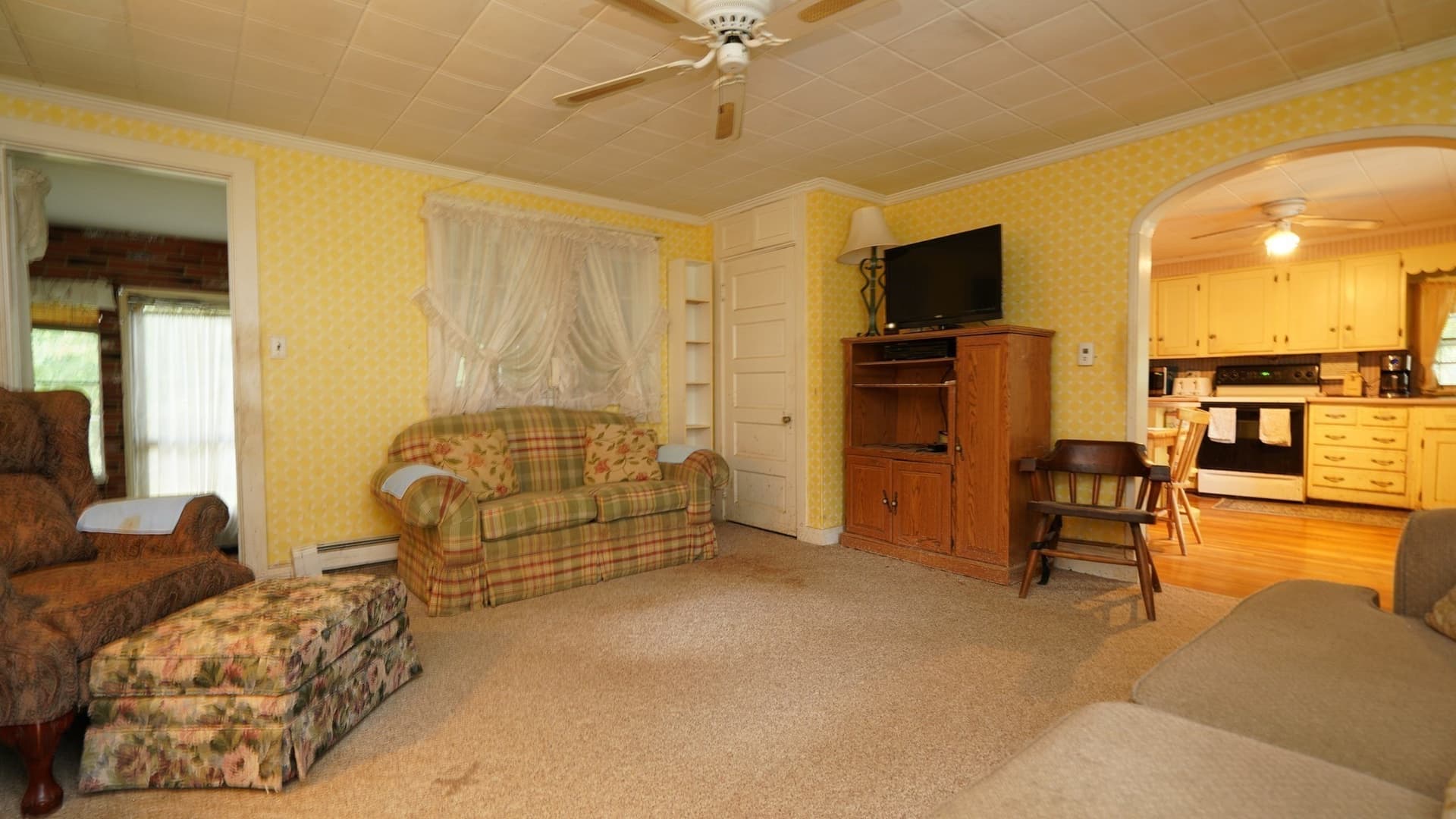 Single Family Residence at 351 Towne St, North Attleboro MA 02760, photo 11 of 28