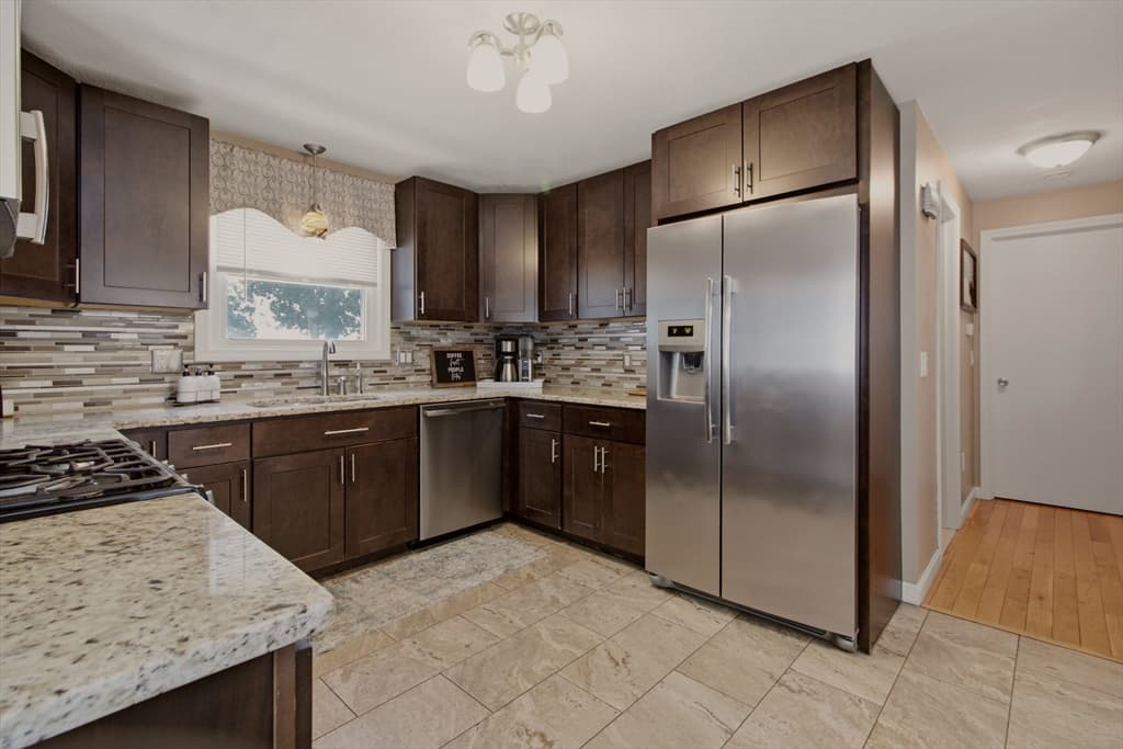 5 Beejay Ct, Warren RI 02885 photo 7
