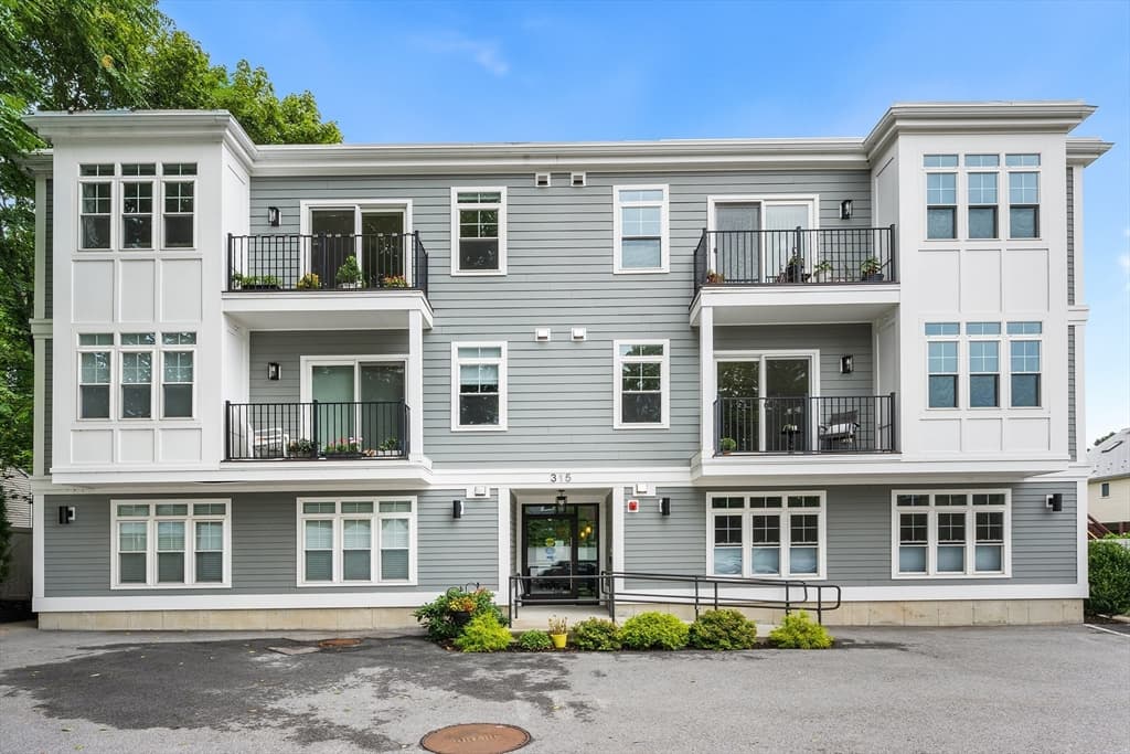 315 College Farm Rd # 6, Waltham MA 02451