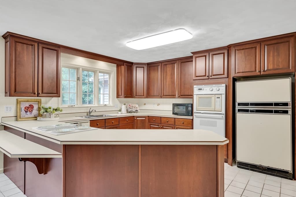 4 Crestview Rd, Bedford MA 01730 photo 9