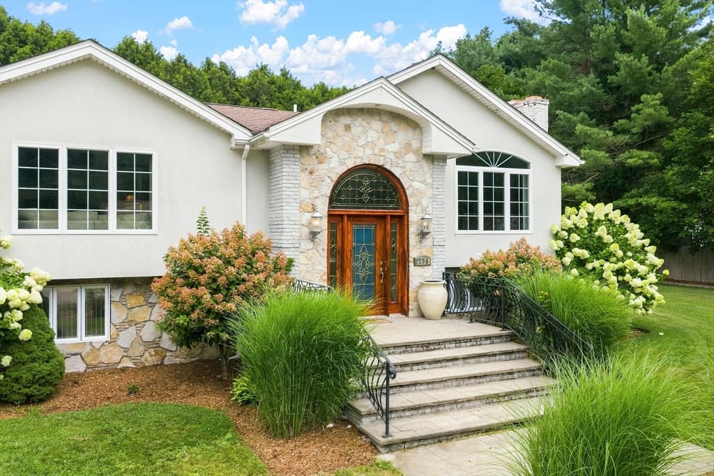 1298 Rebecca Rd, Dighton MA 02764 photo 3
