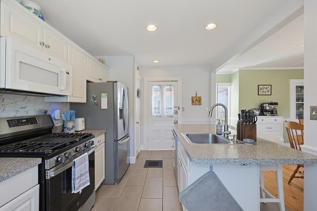 2 Dearborn Ave, Beverly MA 01915 photo 25