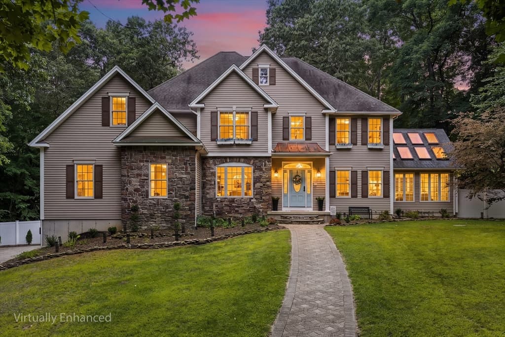 4 Iroquois Ln, Wilbraham MA 01095