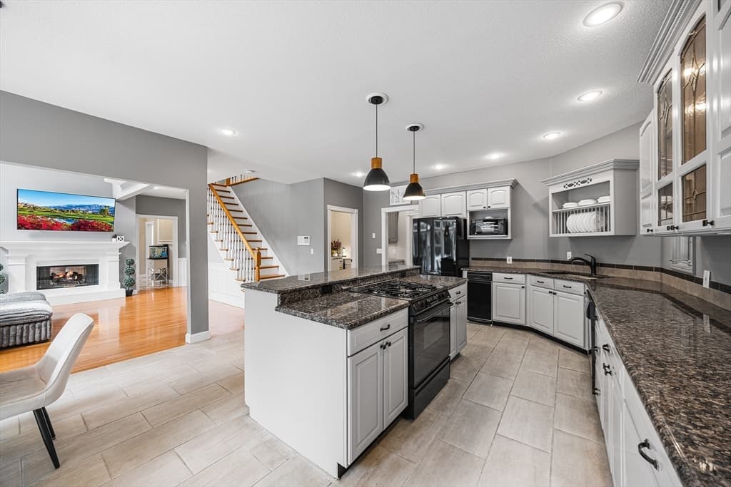 4 Iroquois Ln, Wilbraham MA 01095 photo 5