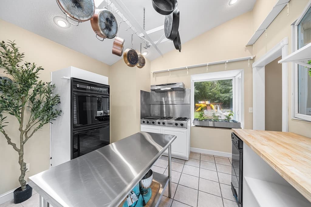 4 Iroquois Ln, Wilbraham MA 01095 photo 9