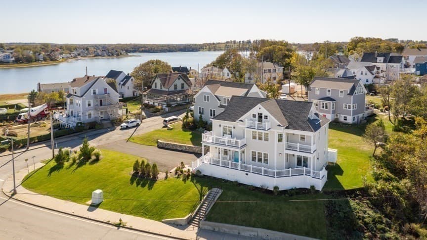 10 Whitehead Ave, Hull MA 02045