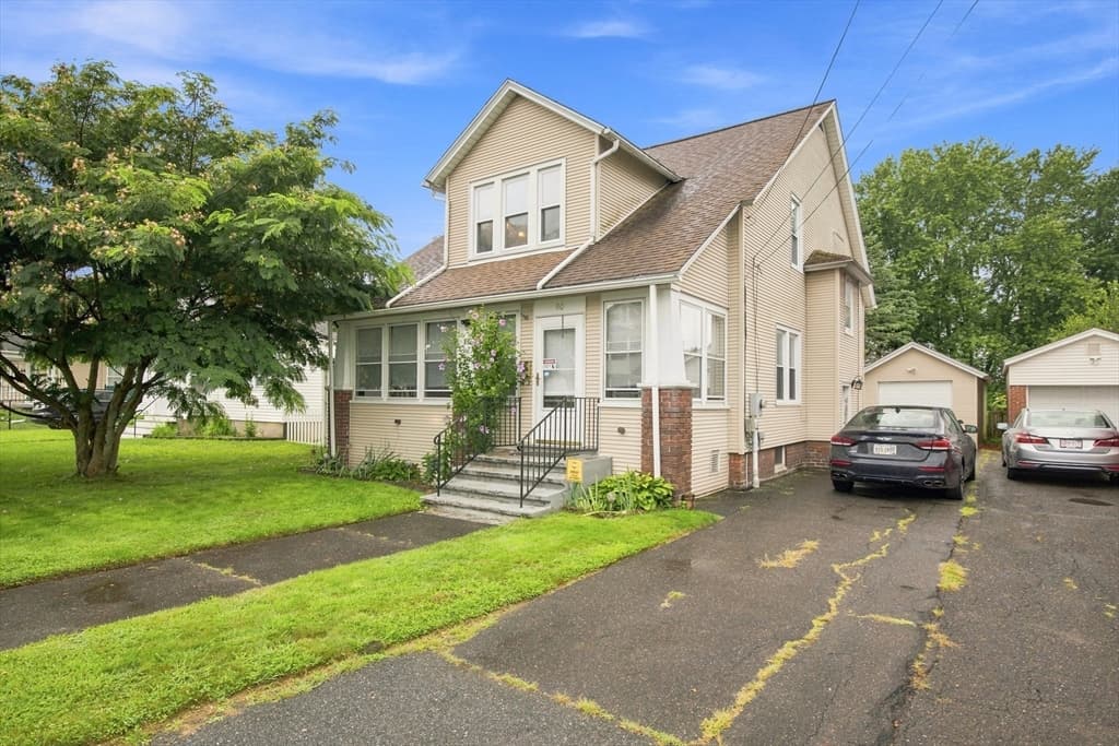 90 Bonneville Ave, Chicopee MA 01013 photo 3
