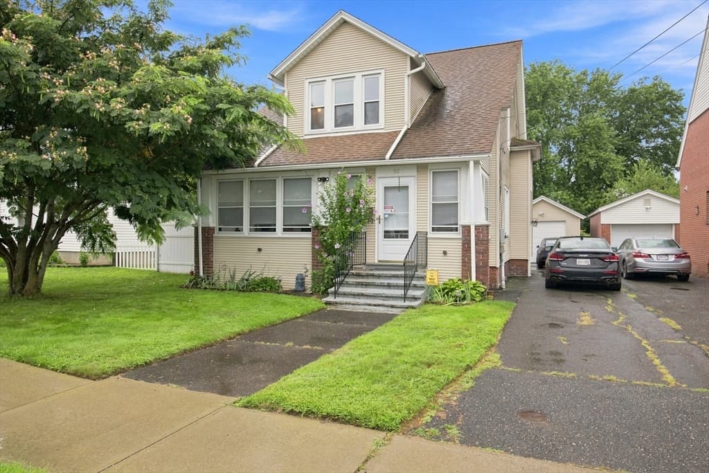 90 Bonneville Ave, Chicopee MA 01013