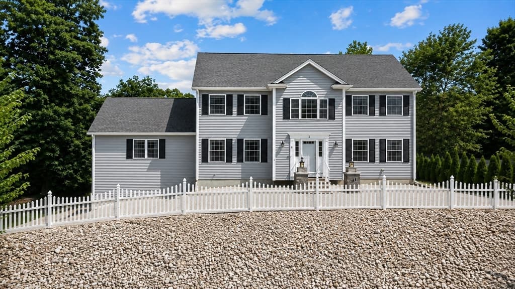 3 Moore Dr, Millbury MA 01527