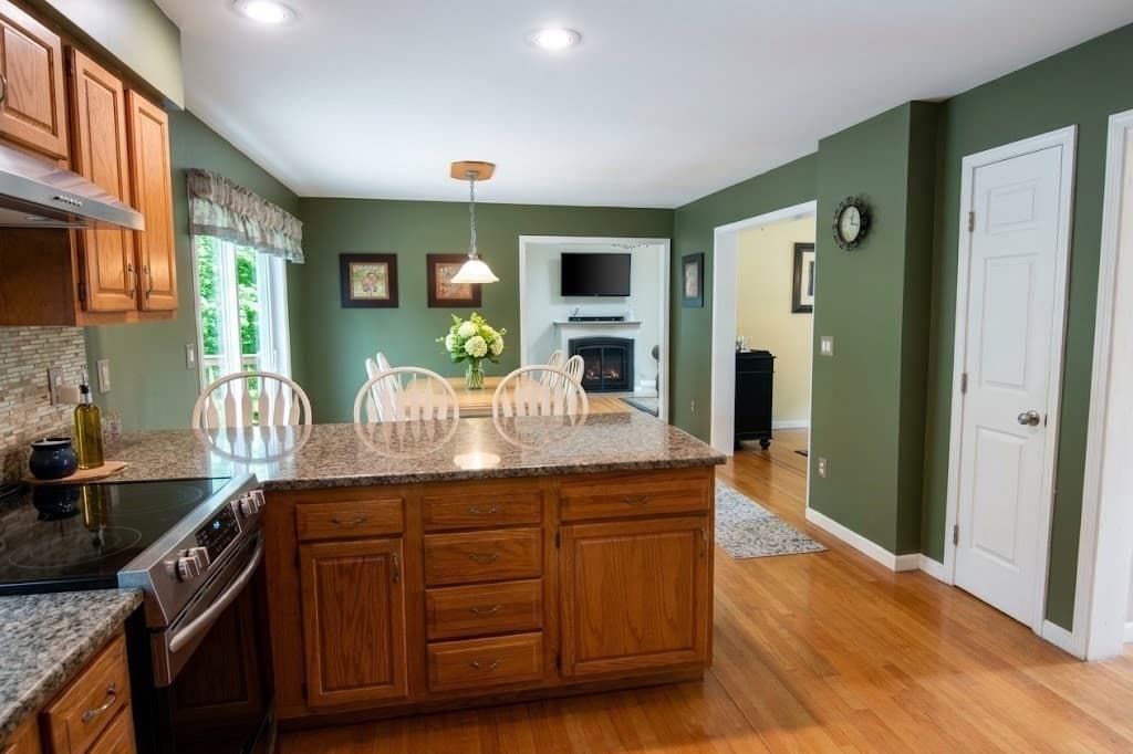 Single Family Residence at 9 Zamora St, Saugus MA 01906, photo 13 of 39