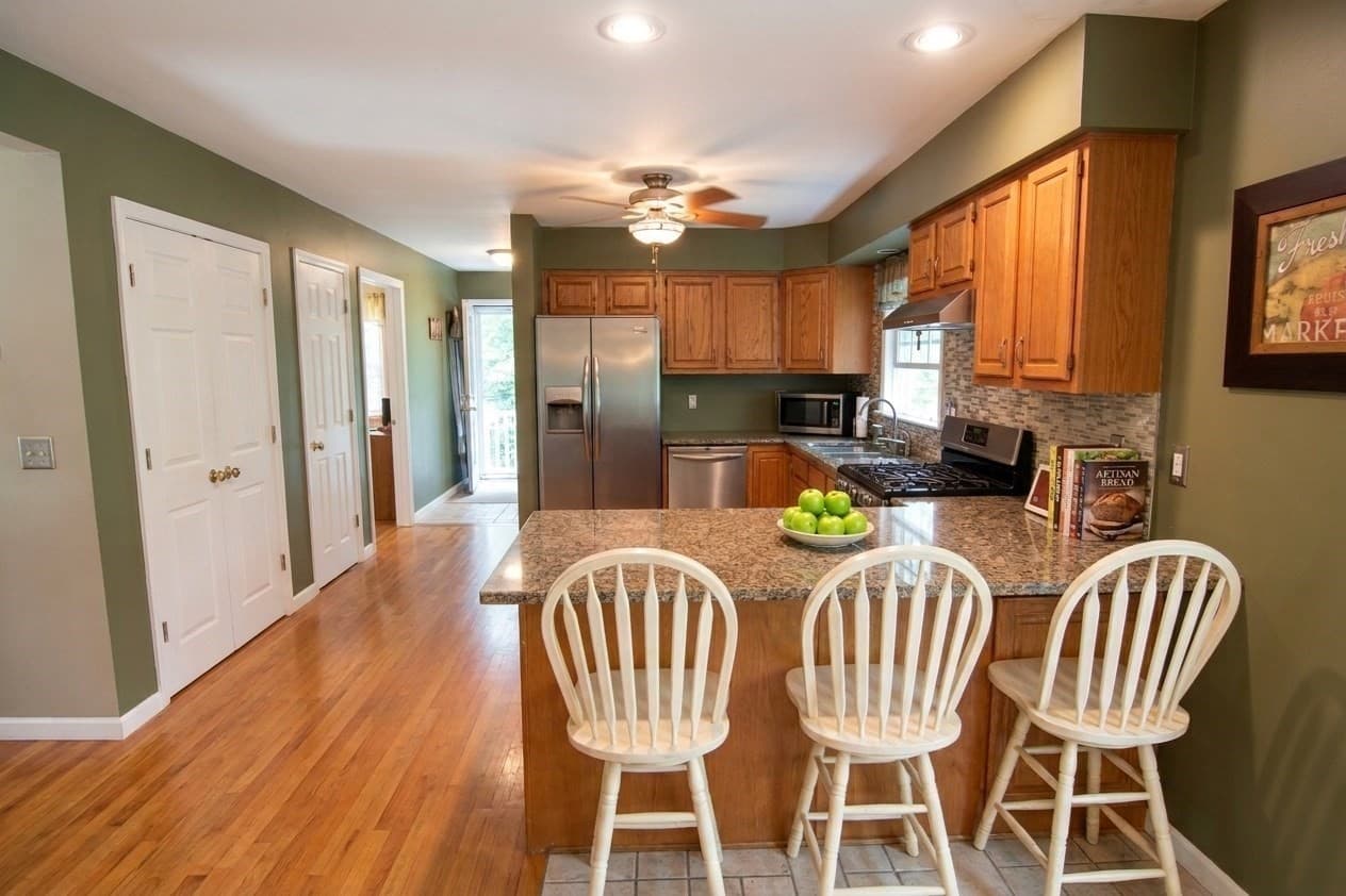 Single Family Residence at 9 Zamora St, Saugus MA 01906, photo 12 of 39