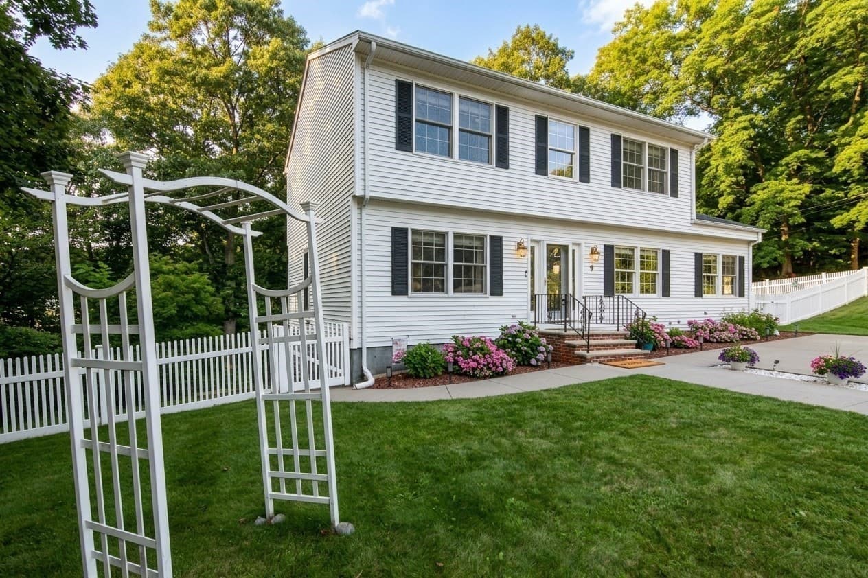 Single Family Residence at 9 Zamora St, Saugus MA 01906, photo 3 of 39