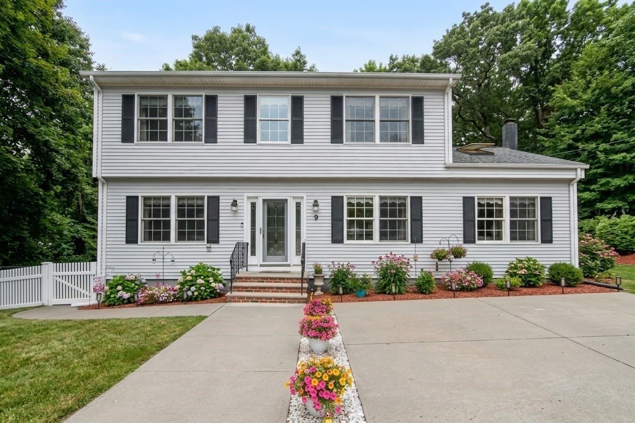 9 Zamora St, Saugus MA 01906