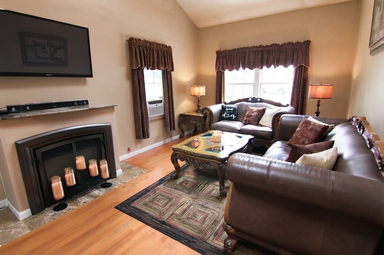 Single Family Residence at 9 Zamora St, Saugus MA 01906, photo 9 of 39