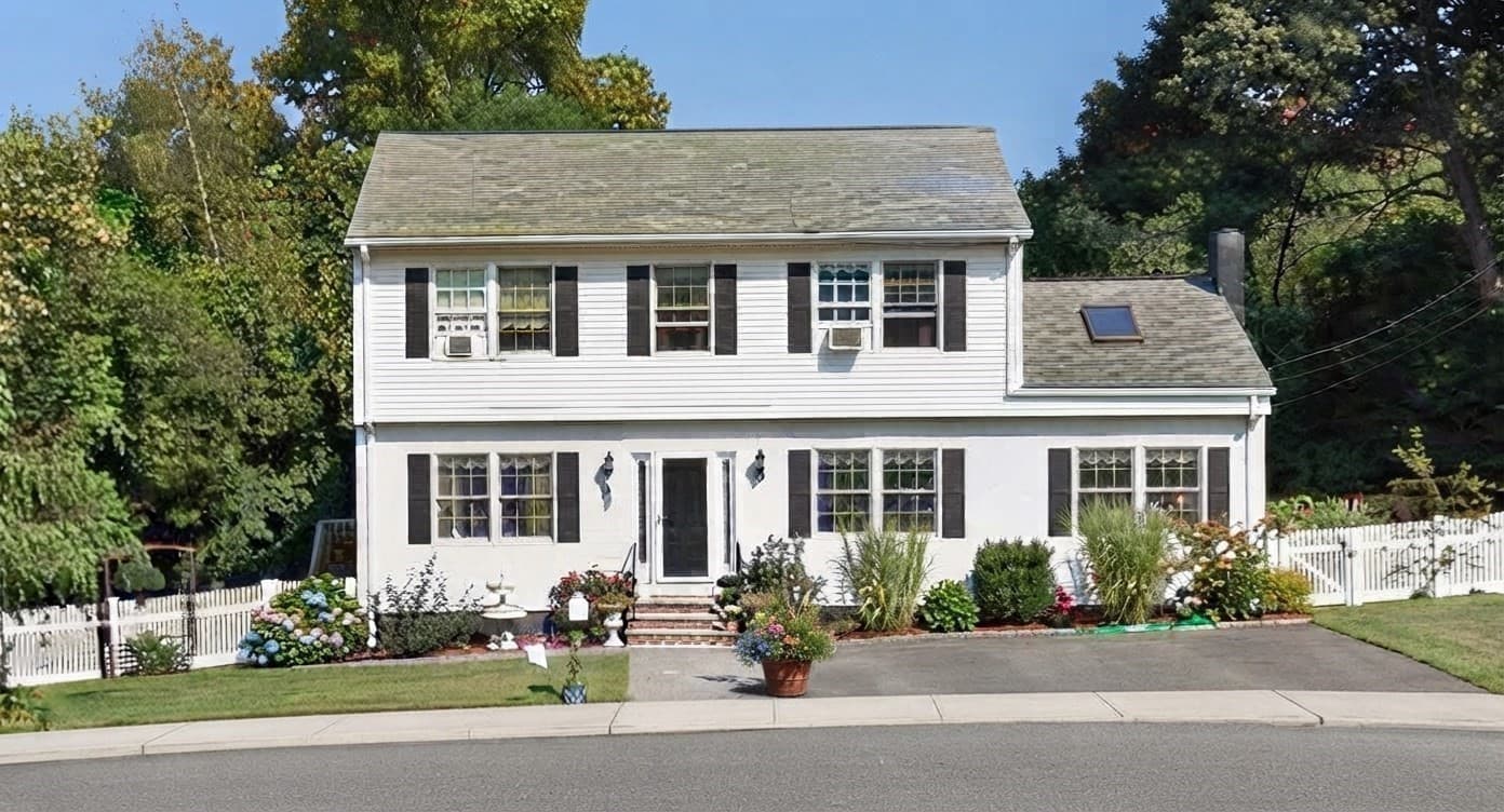Single Family Residence at 9 Zamora St, Saugus MA 01906, photo 4 of 39
