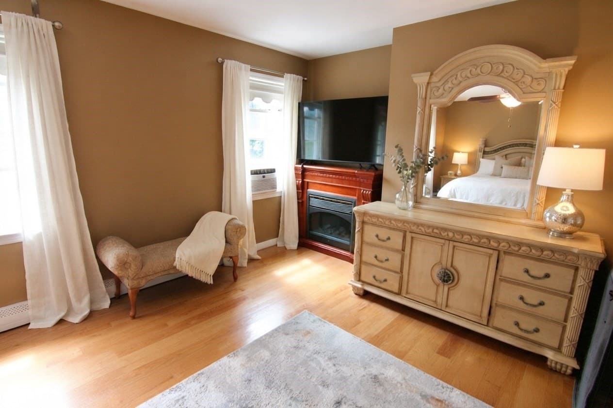Single Family Residence at 9 Zamora St, Saugus MA 01906, photo 25 of 39