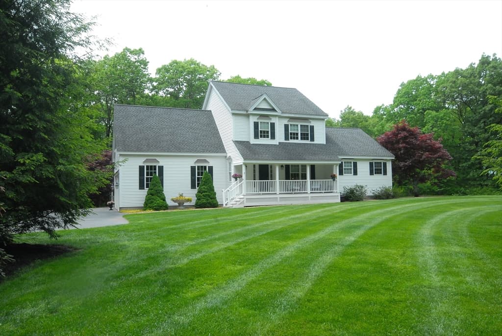 8 Barton Rd, Harvard MA 01451