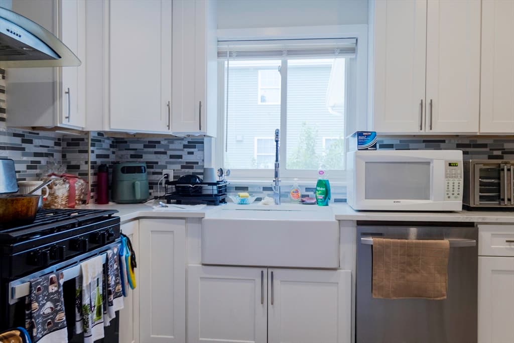 35 Peck St, Attleboro MA 02703 photo 3