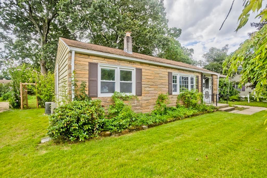 67 Warwick Rd, Chicopee MA 01020 photo 2