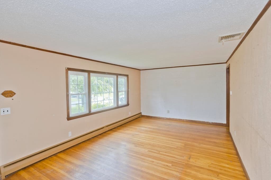 67 Warwick Rd, Chicopee MA 01020 photo 4