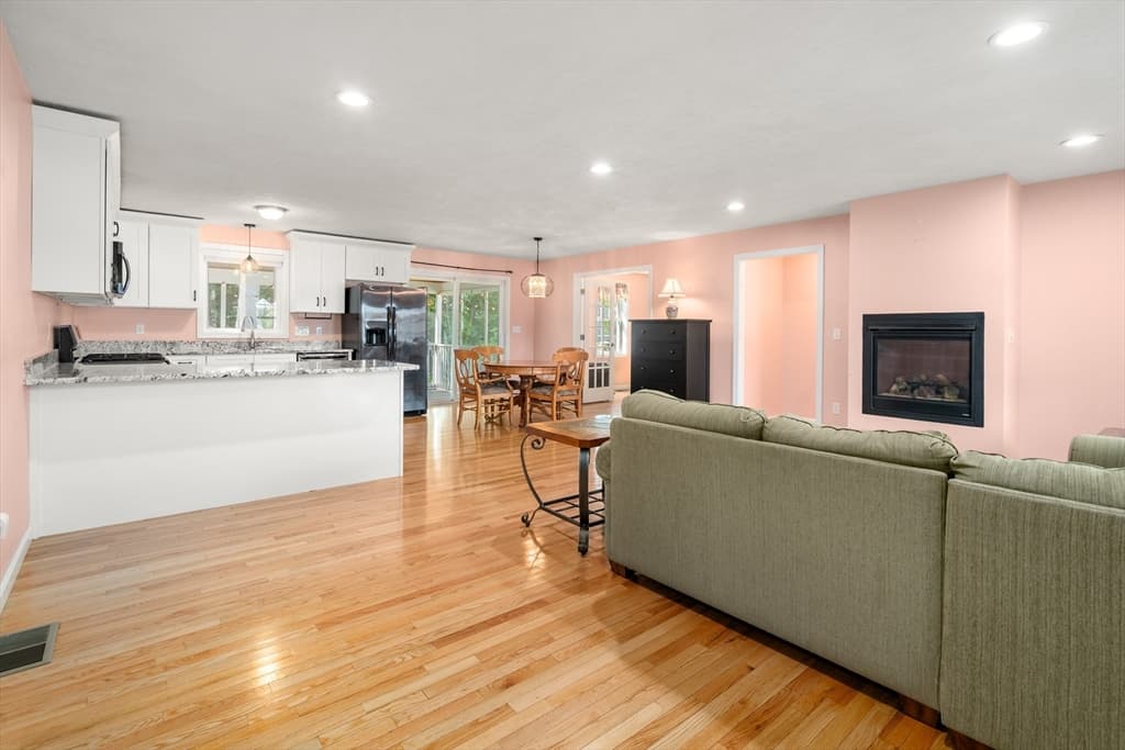 42 Highfield Drive, Southbridge MA 01550 photo 4
