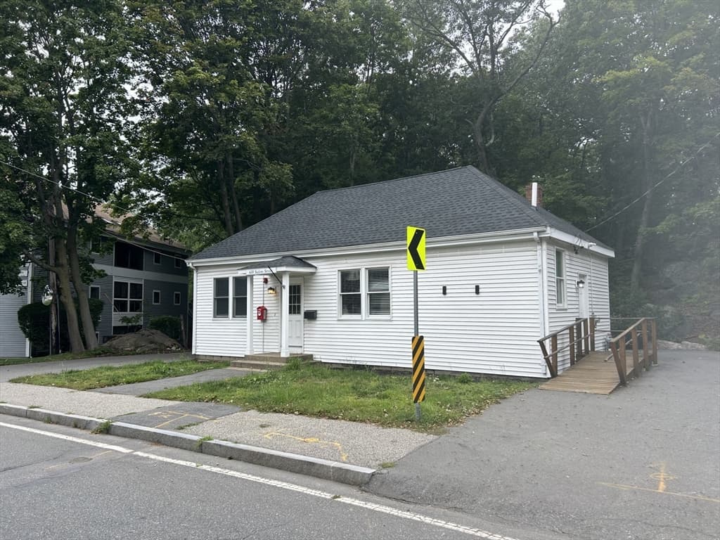 630 Salem St, Lynnfield MA 01940