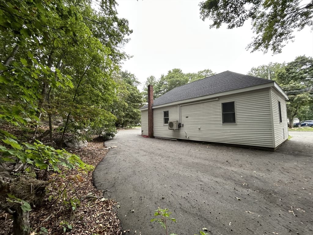 630 Salem St, Lynnfield MA 01940 photo 4