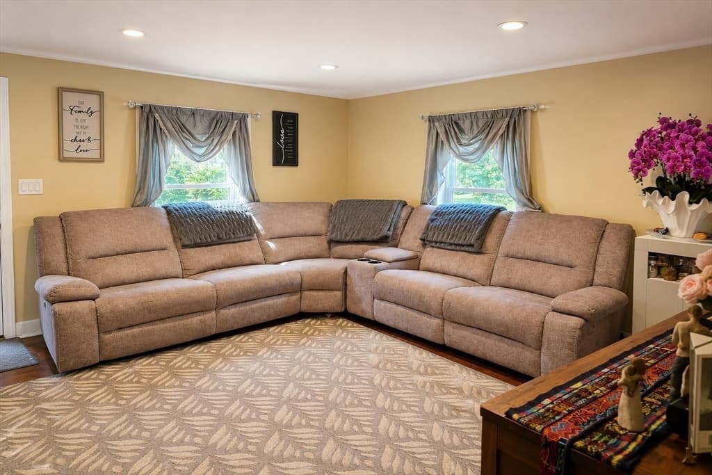 56 Kirby Ave, Lunenburg MA 01462 photo 6