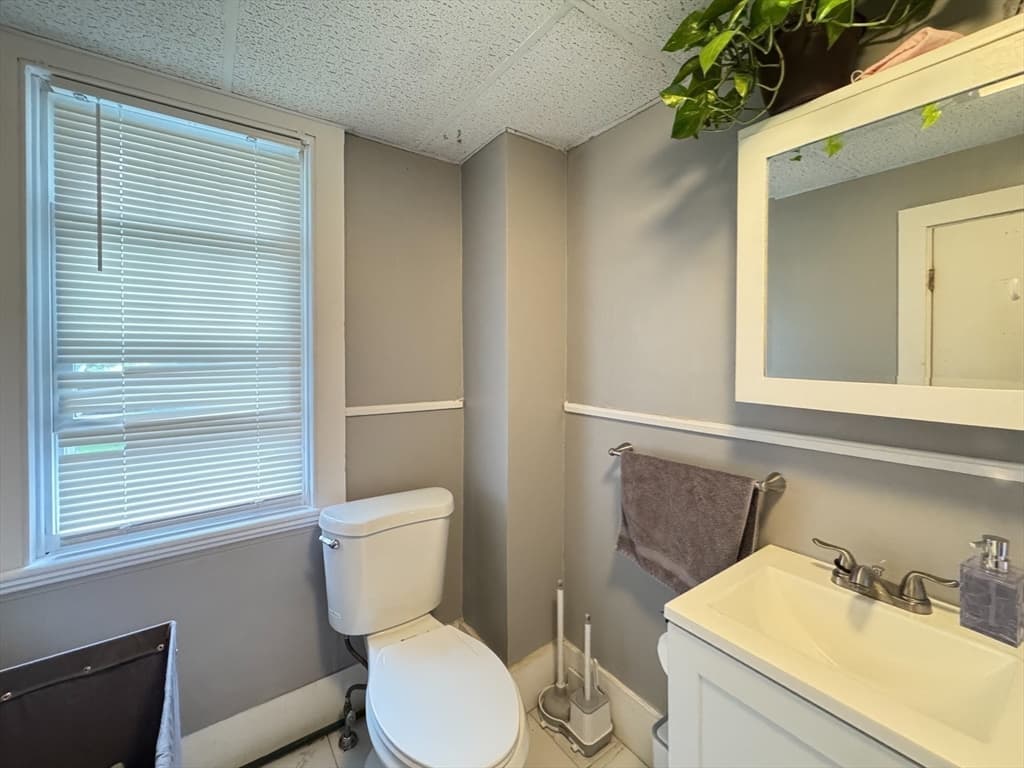 233 West St, Leominster MA 01453 photo 28