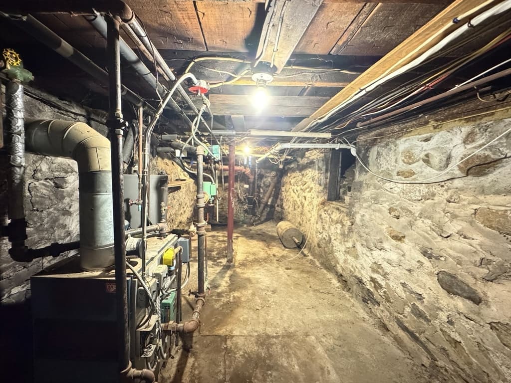 233 West St, Leominster MA 01453 photo 40