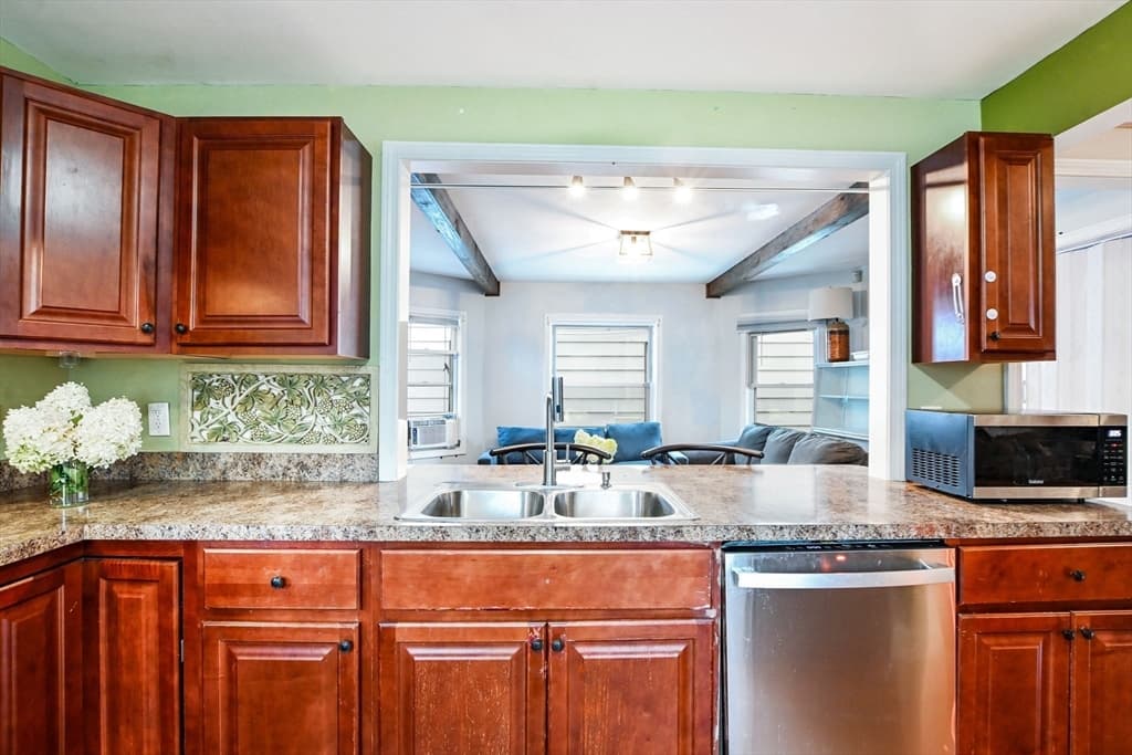 118 Parker St, New Bedford MA 02740 photo 4