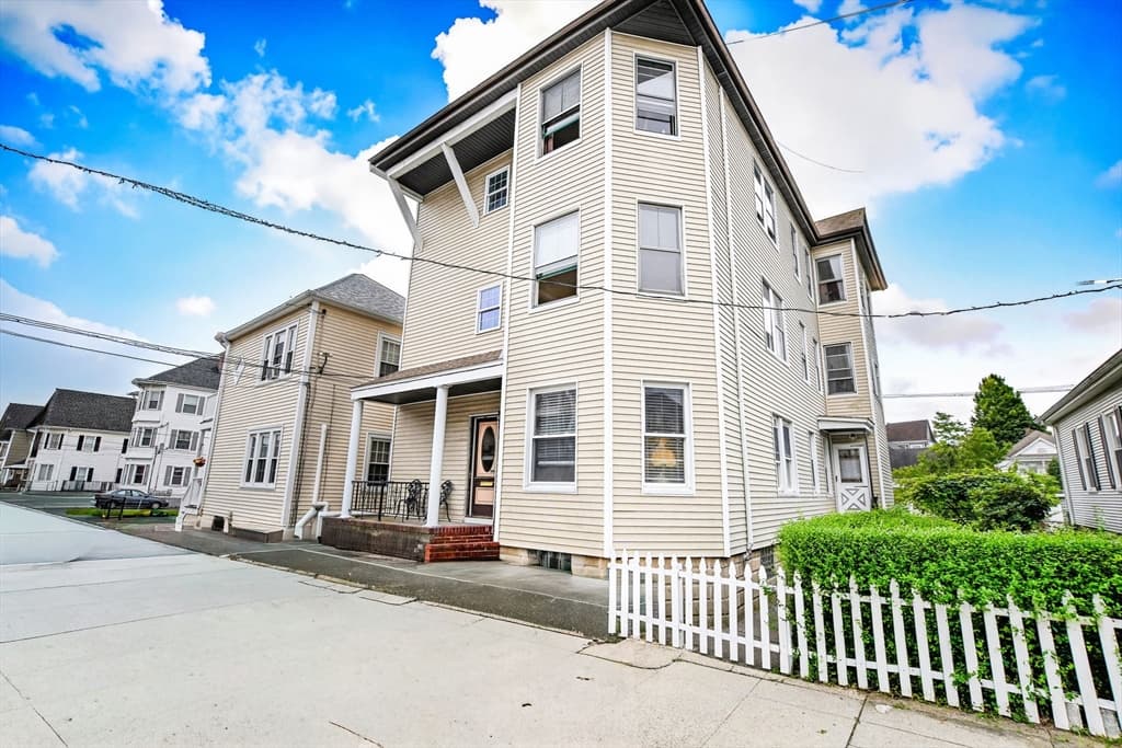 82 Eugenia St, New Bedford MA 02745 photo 2