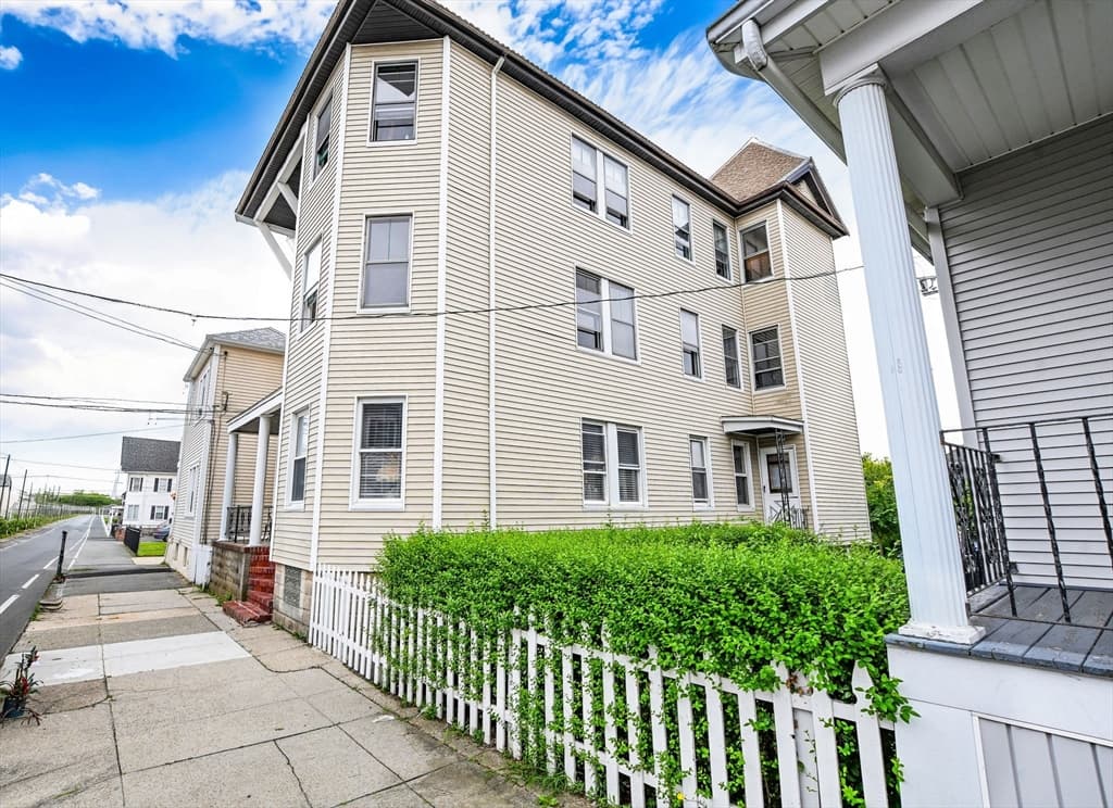 82 Eugenia St, New Bedford MA 02745 photo 3