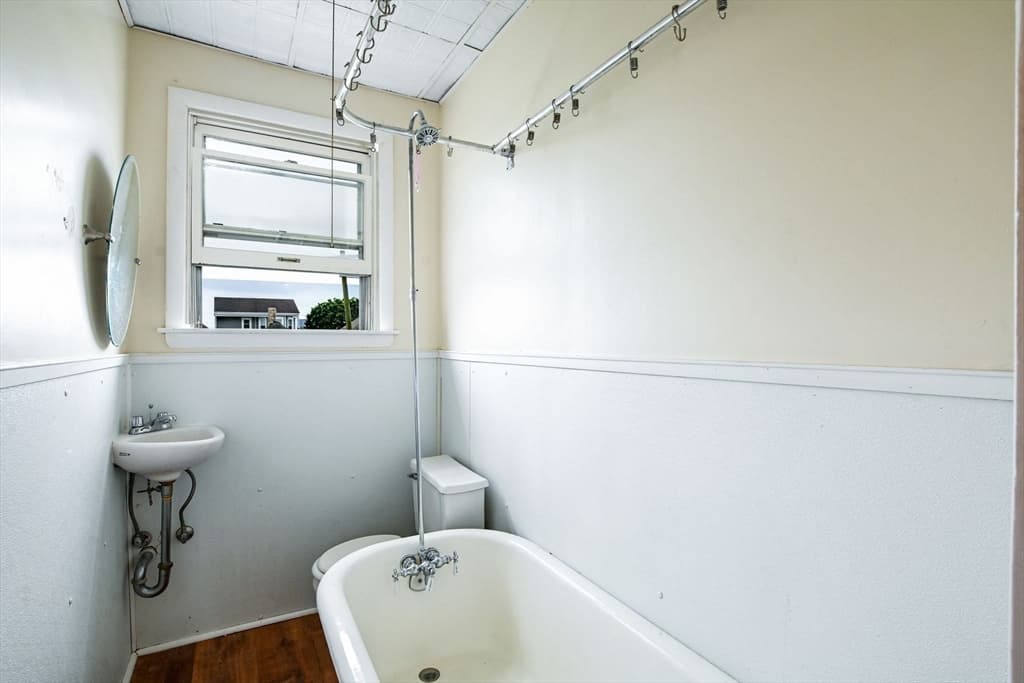 82 Eugenia St, New Bedford MA 02745 photo 9