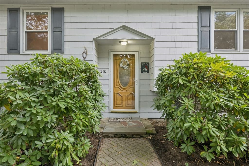 210 Chamberlain St, Holliston MA 01746 photo 2