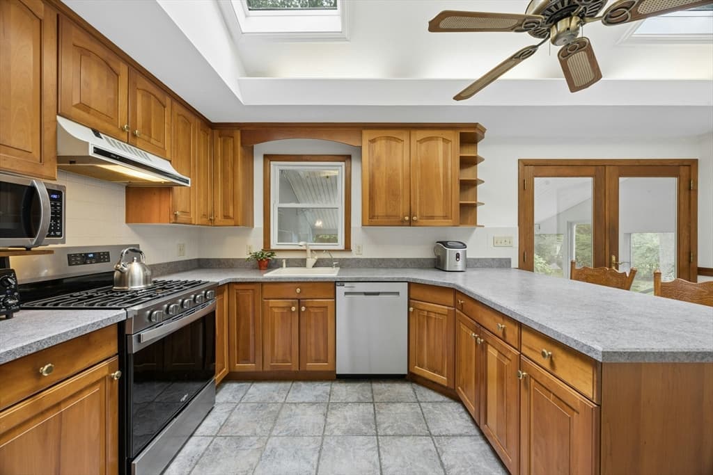 210 Chamberlain St, Holliston MA 01746 photo 4