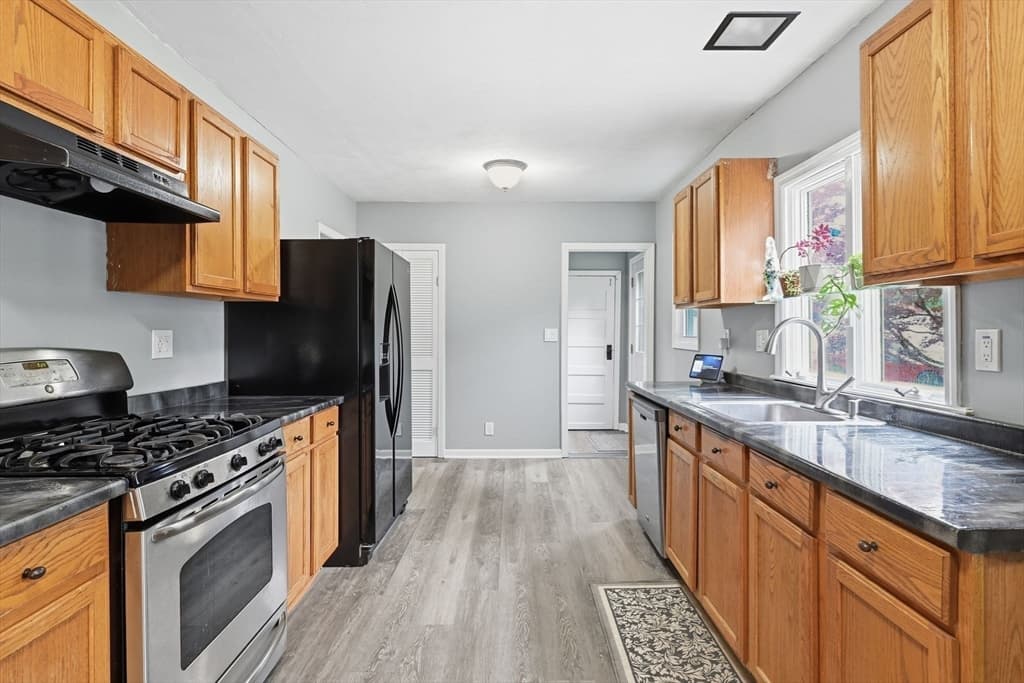 142 Cooper, Agawam MA 01001 photo 19